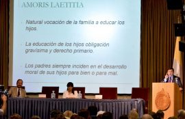 La segunda mesa redonda puso su enfoque en la formación y fue moderada por el director del Instituto Berit de la Familia de la Universidad Santo Tomás, Mauricio Echeverría.